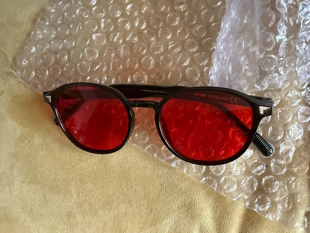 Photo d'acheteur : lunettes à verres rouges sur le colis